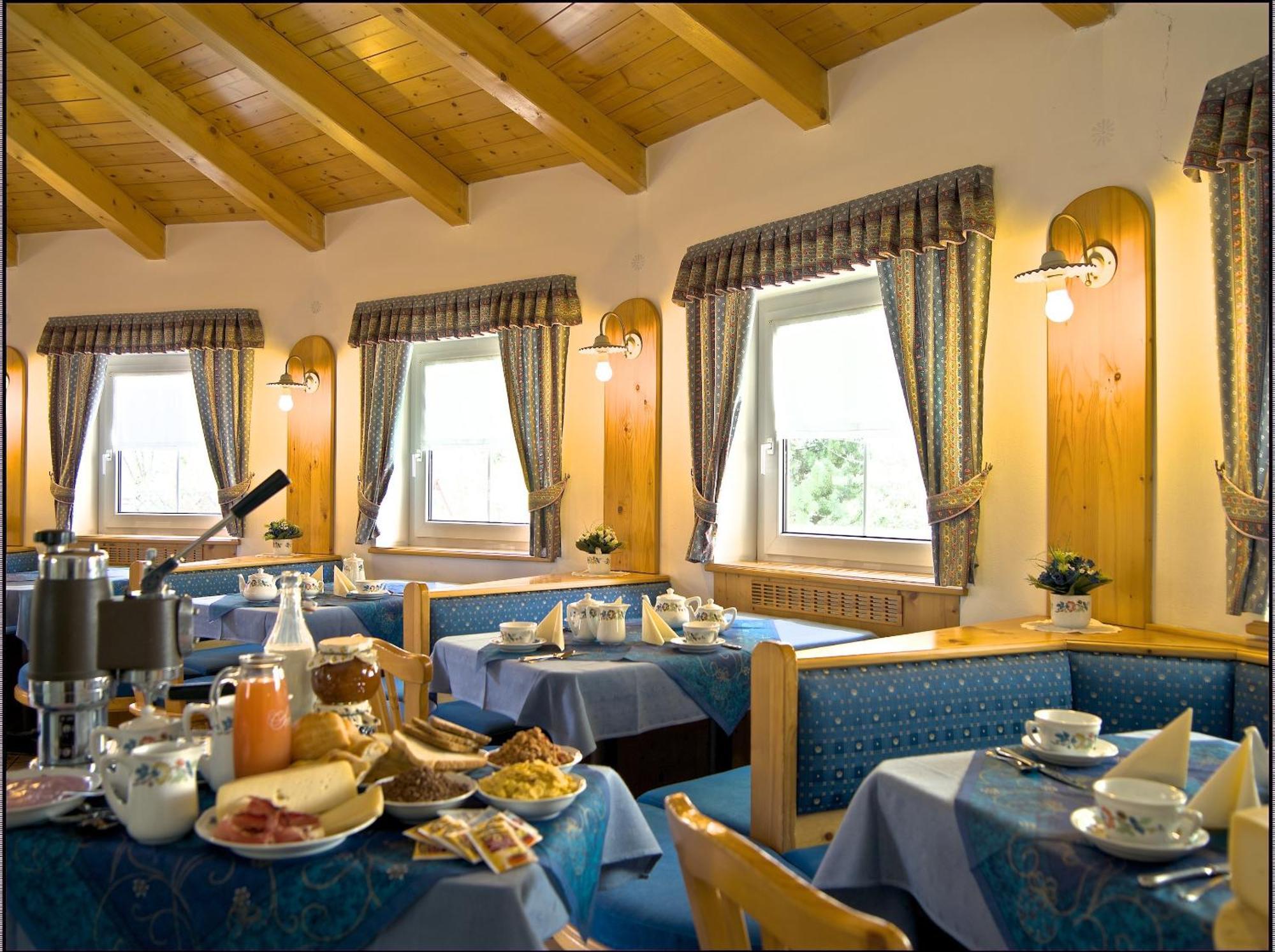 Hotel Pangrazzi Fucine Luaran gambar